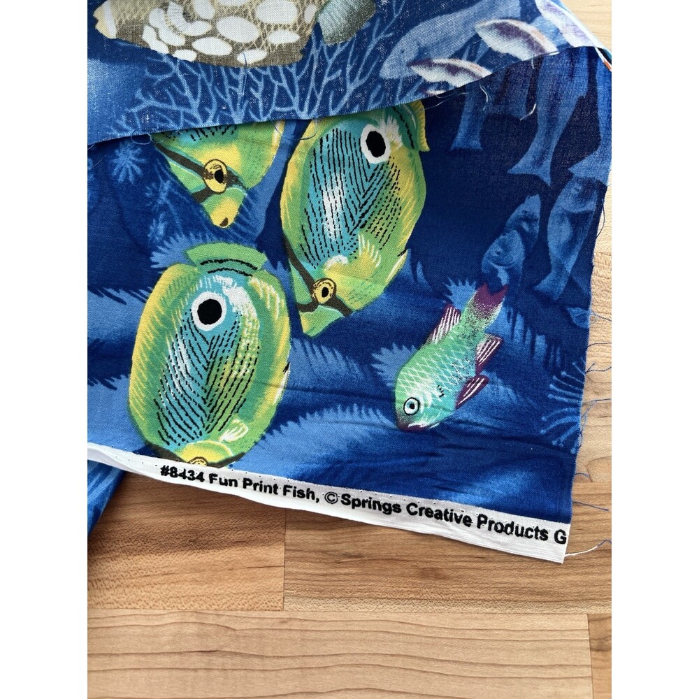 Springs Creative Quilting Cotton Fabric Fun Print Fish Tropical Ocean Life 0.5 Y - Picture 3 of 5